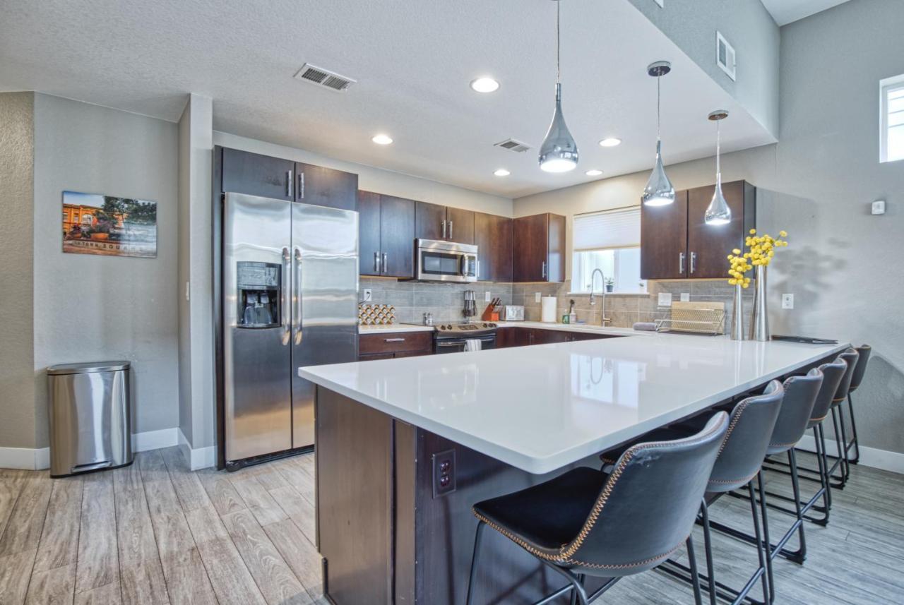 Modern Townhome Near Old Town, Breweries, & River! Fort Collins Dış mekan fotoğraf